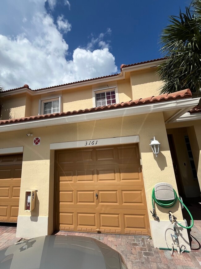 3161 NW 33rd St