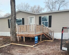 161 Rainbow Dr in Belton, MO - Foto de edificio - Building Photo