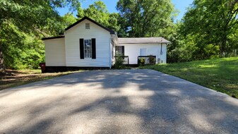 345 Oxford Rd in Oxford, GA - Building Photo