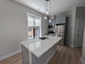 421 W Belden Ave, Unit 1 in Chicago, IL - Foto de edificio - Building Photo