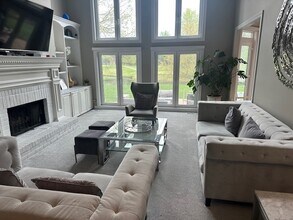 2450 Waterside Dr in Aurora, IL - Building Photo - Building Photo