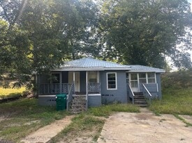 1016 Farrah Cir in Tupelo, MS - Building Photo
