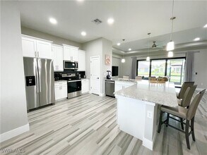 812 SW 8th Pl in Cape Coral, FL - Building Photo - Building Photo