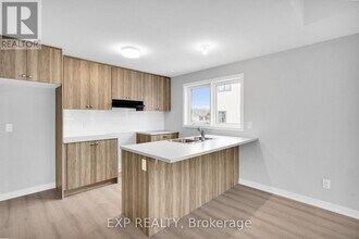 912 Lillian Freiman Private in Ottawa, ON - Building Photo - Building Photo
