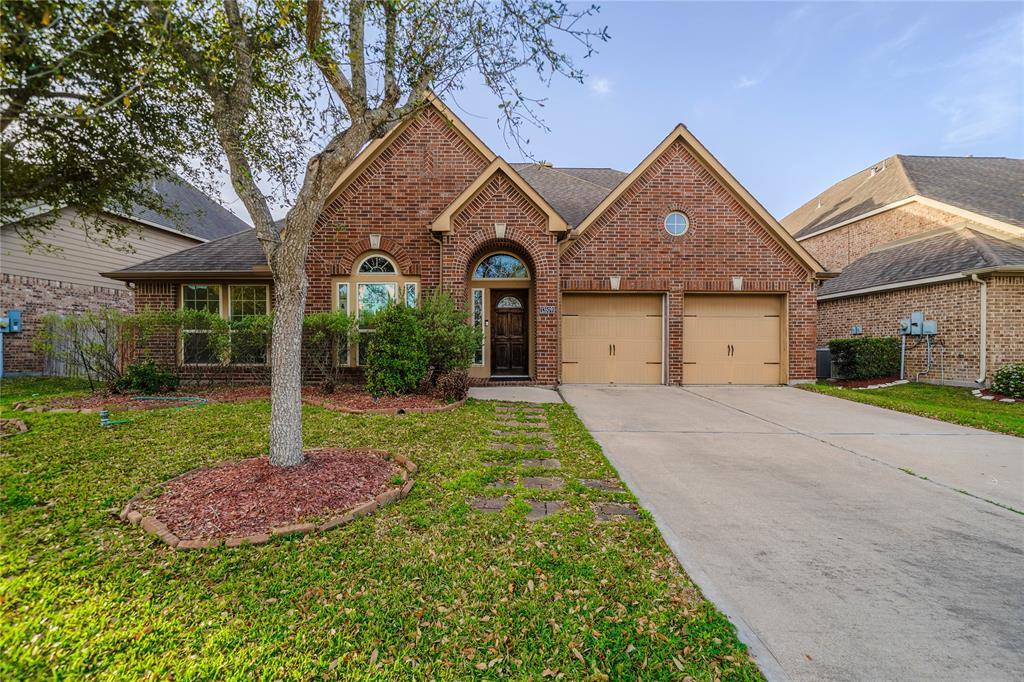 13509 Silent Walk Dr in Pearland, TX - Building Photo