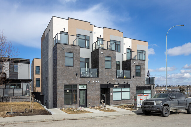 3419 Edmonton Trl NE in Calgary, AB - Building Photo - Primary Photo