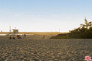 6400 Pacific Ave in Los Angeles, CA - Building Photo