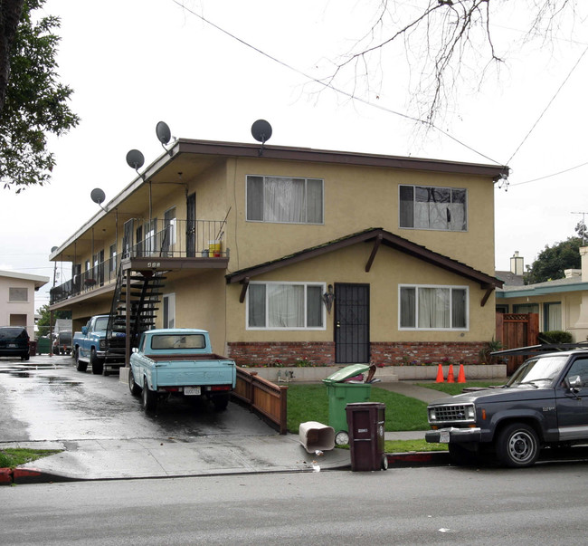 485 B St in Hayward, CA - Foto de edificio - Building Photo