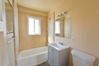 322 Woodrow Ave in Bakersfield, CA - Building Photo - Building Photo