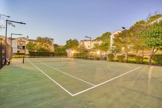 Mission Pointe by Windsor in Sunnyvale, CA - Foto de edificio - Building Photo