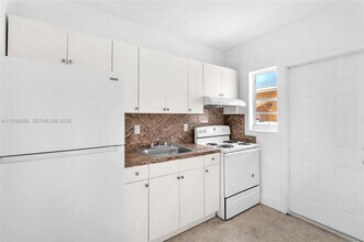 2130 Bay Dr in Miami Beach, FL - Building Photo - Building Photo