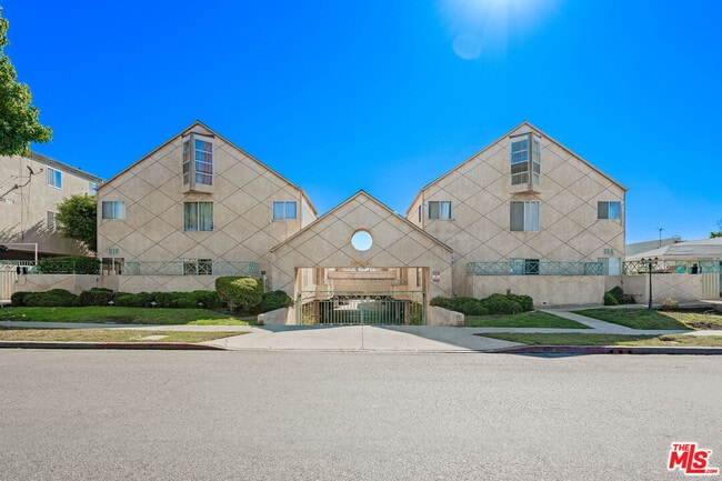 610 Venice Way in Inglewood, CA - Building Photo - Building Photo