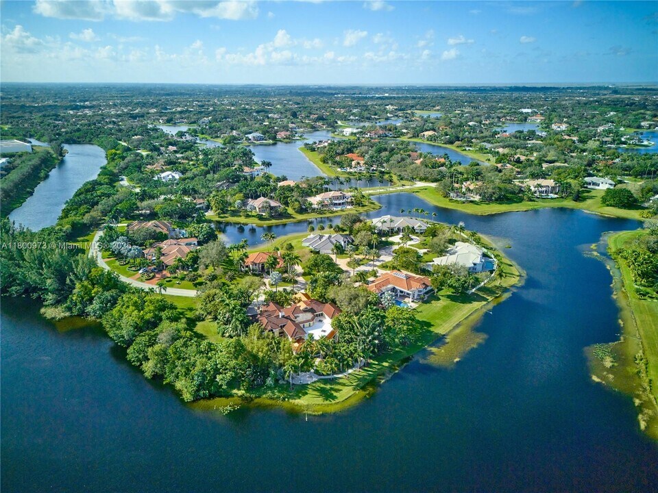2939 Paddock Ln in Weston, FL - Building Photo