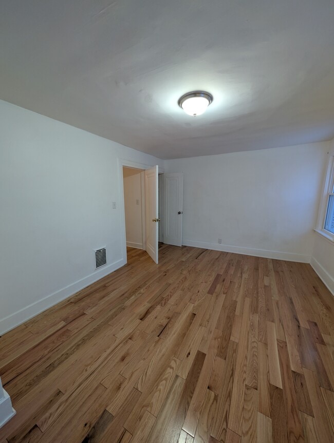 1532 Sunset Ave, Unit 1.1 in Utica, NY - Foto de edificio - Building Photo