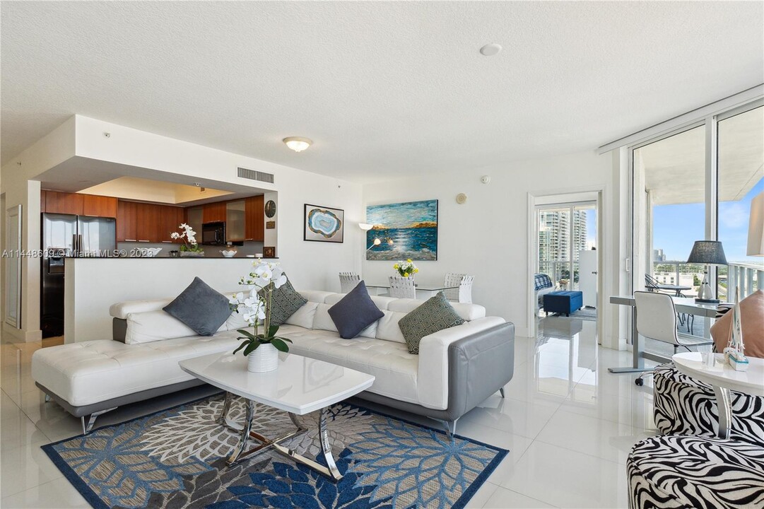 16699 Collins Ave, Unit 1904 in Sunny Isles Beach, FL - Building Photo