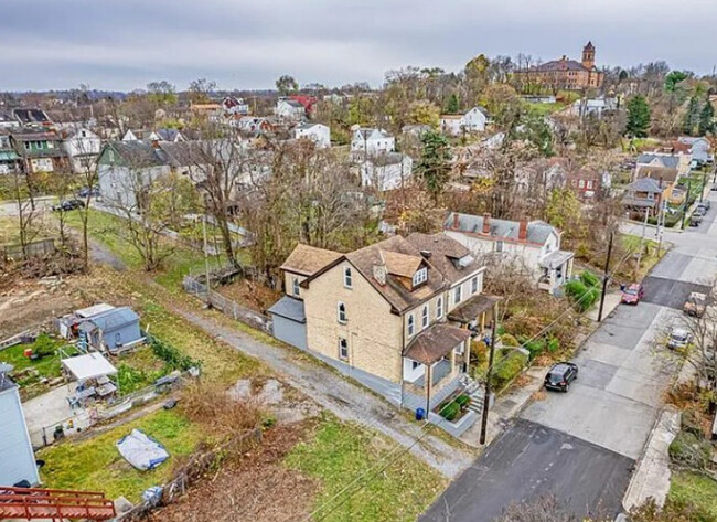 552 Freeland St in Pittsburgh, PA - Building Photo - Building Photo