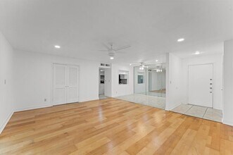 6591 Bayou Glen Rd in Houston, TX - Building Photo - Building Photo