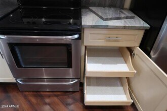 2201 W Union Hills Dr in Phoenix, AZ - Building Photo - Building Photo