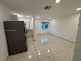 2308 Jackson St in Hollywood, FL - Building Photo