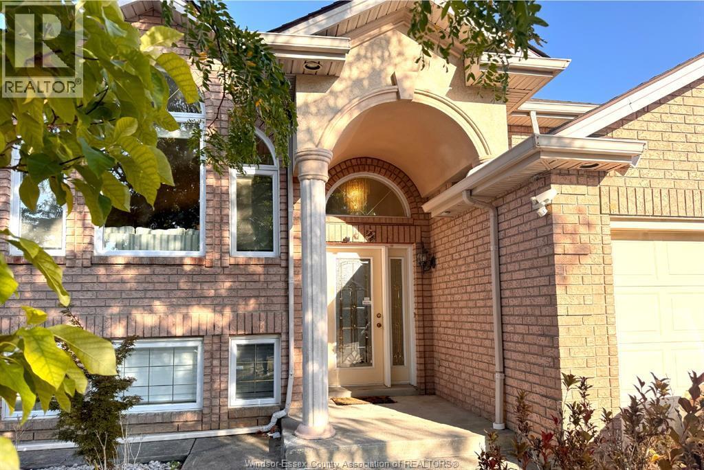 1432 Meridian St in Windsor, ON - Building Photo