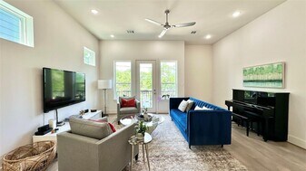 1216 W 21st St in Houston, TX - Building Photo