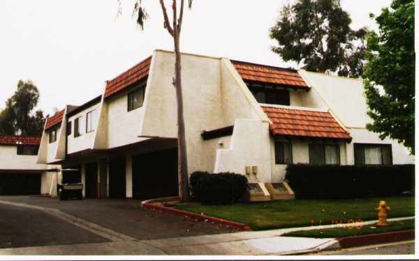 69 A-D Price Ct in Redlands, CA - Foto de edificio