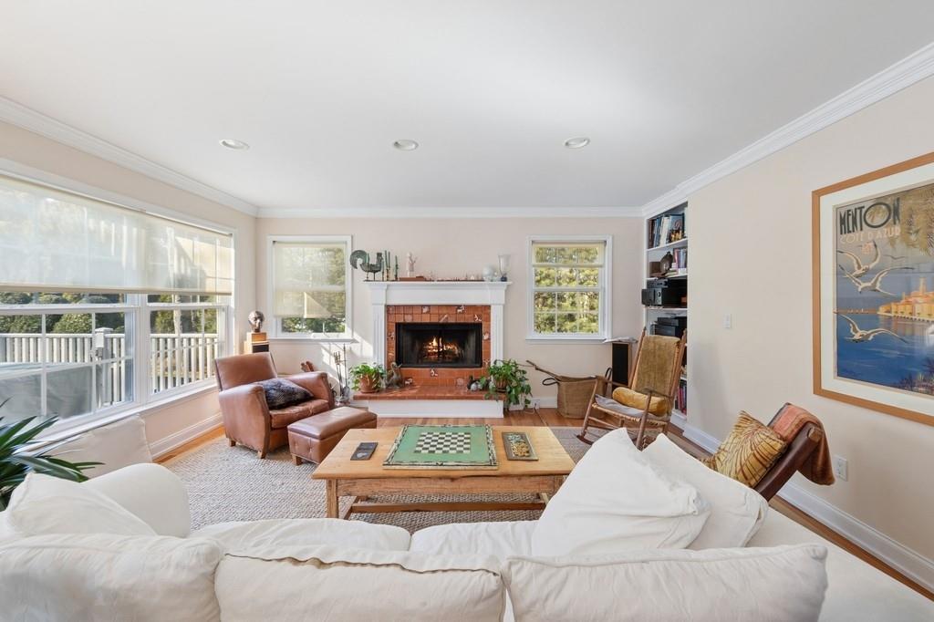 24 Clamshell Ave in East Hampton, NY - Building Photo
