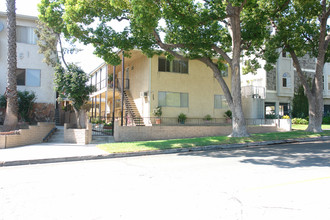 569 E Orange Grove Ave in Burbank, CA - Building Photo - Building Photo