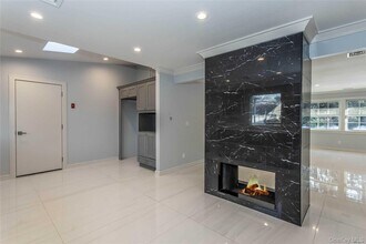 292 Acre Ln in Hicksville, NY - Building Photo - Building Photo