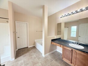 4607 Carmel Cir in Pace, FL - Foto de edificio - Building Photo