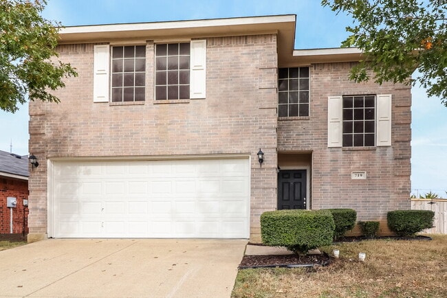 property at 719 Hawthorn Dr