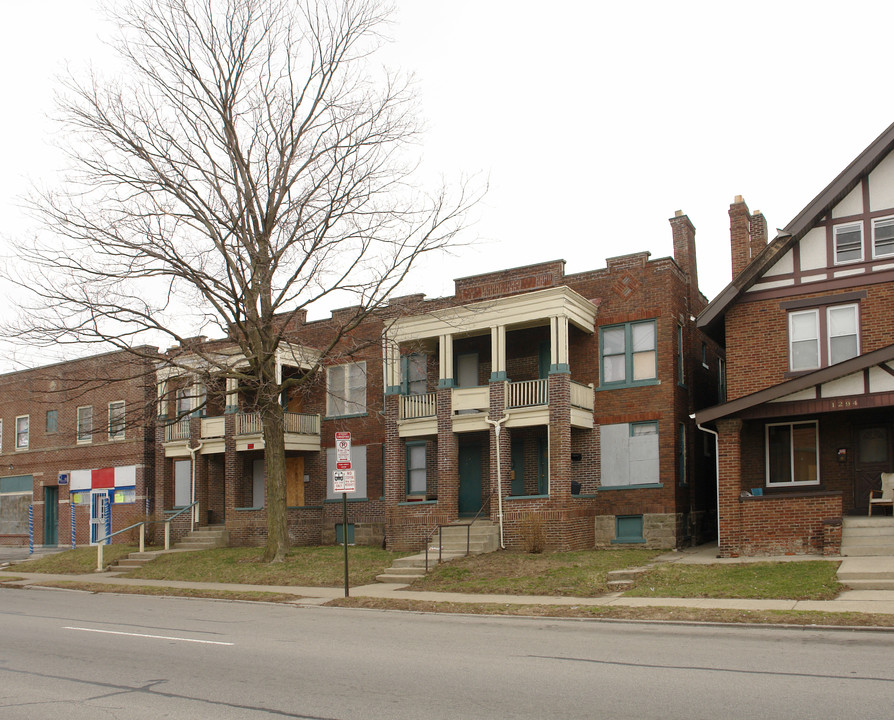 1296-1302 N 4th St in Columbus, OH - Building Photo