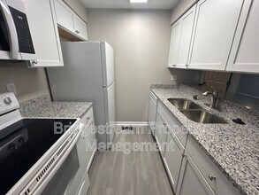 4231 Knollcroft Rd in Trotwood, OH - Building Photo - Building Photo