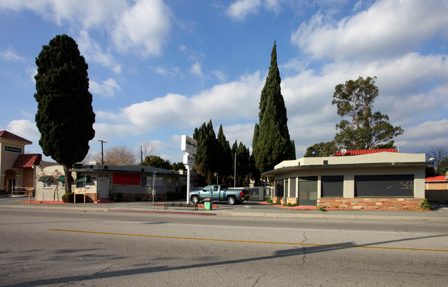 Bella Vista Cottages & Apartments in Banning, CA - Foto de edificio - Building Photo