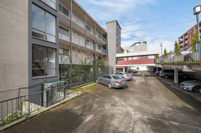 400 Melrose Ave E, Unit 103 in Seattle, WA - Foto de edificio - Building Photo
