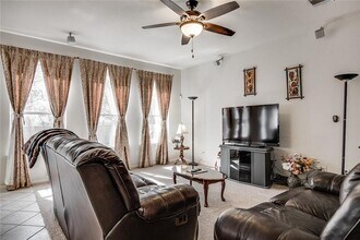 6021 Almelo Dr in Round Rock, TX - Foto de edificio - Building Photo