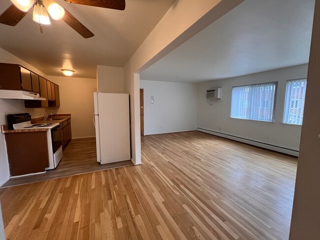 Wagon Wheel Apartments