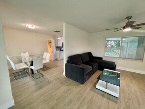 323 Spanish River Blvd in Boca Raton, FL - Building Photo - Building Photo