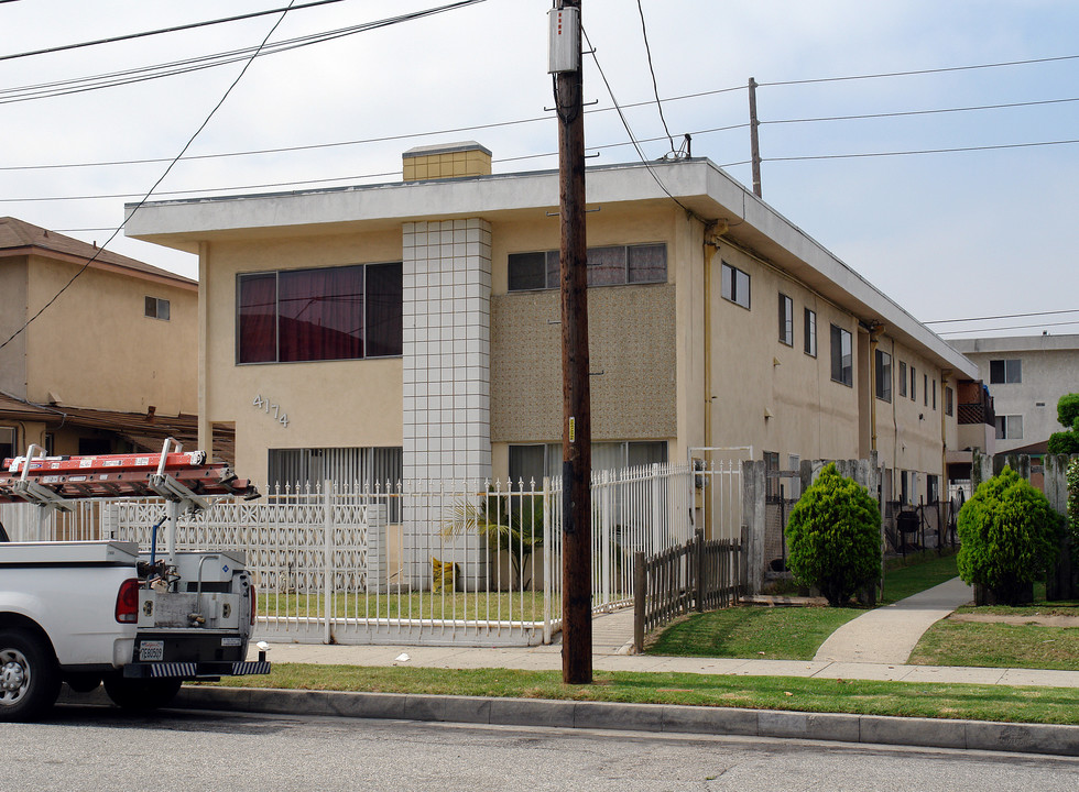 4174 W Broadway in Hawthorne, CA - Building Photo