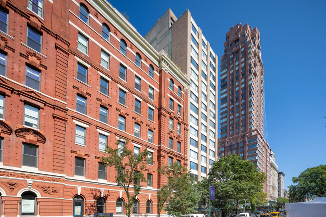 Columbus House Condominiums in New York, NY - Building Photo - Building Photo