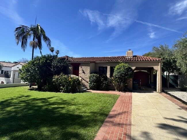 1611 Idlewood Rd in Glendale, CA - Foto de edificio - Building Photo