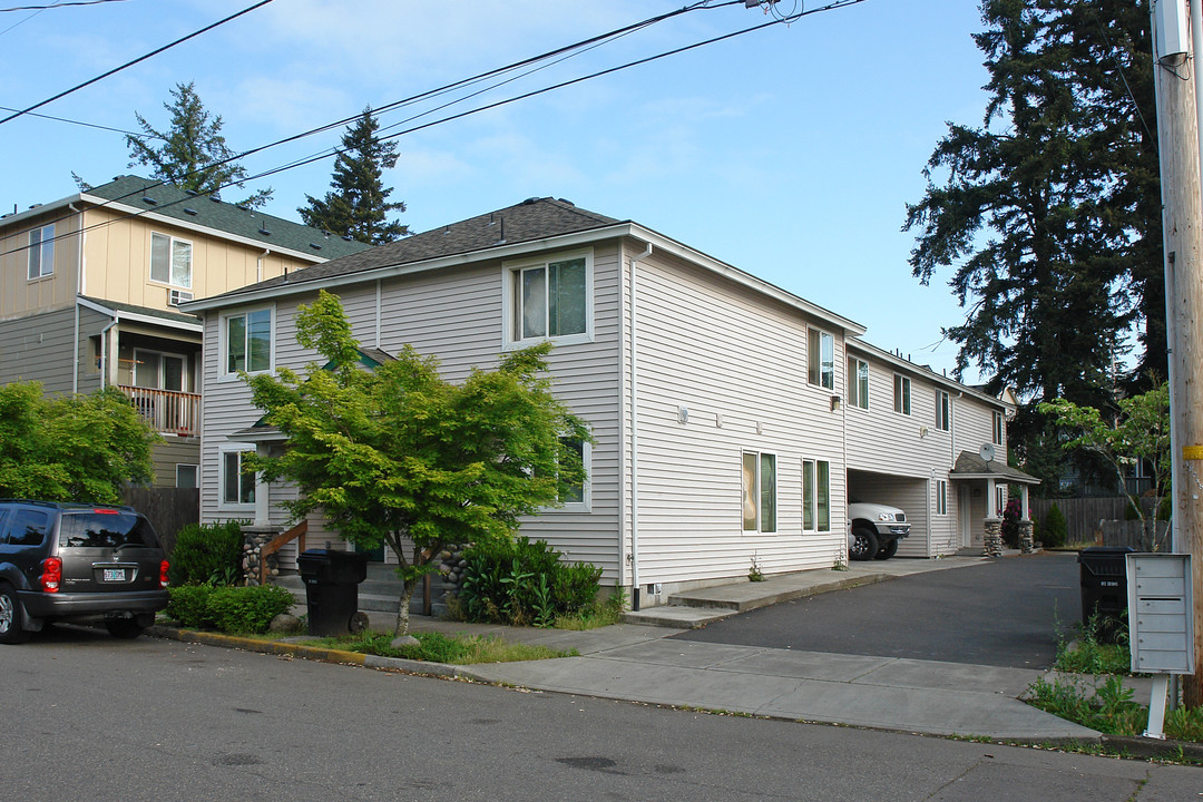 12003 SE Oak St in Portland, OR - Building Photo