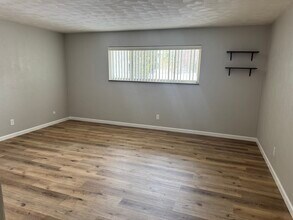 310 30th Avenue Ct, Unit 4 in Moline, IL - Building Photo - Building Photo