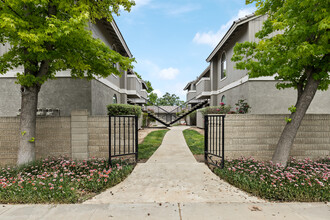 Park Place Apartments in Lemoore, CA - Foto de edificio - Building Photo