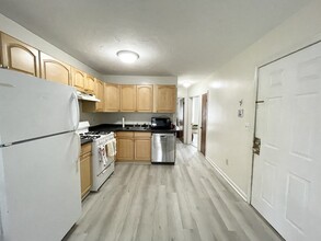 120 Hillside St, Unit 3 in Boston, MA - Building Photo - Building Photo