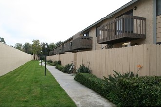 Holder Garden Apartments in Buena Park, CA - Building Photo - Building Photo