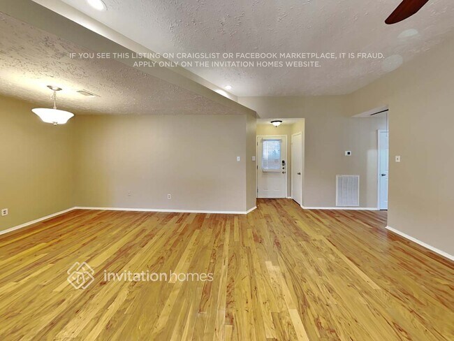 410 Buoy Rd in Webster, TX - Foto de edificio - Building Photo