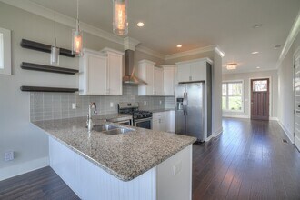 908 Youngs Ln in Nashville, TN - Building Photo - Building Photo