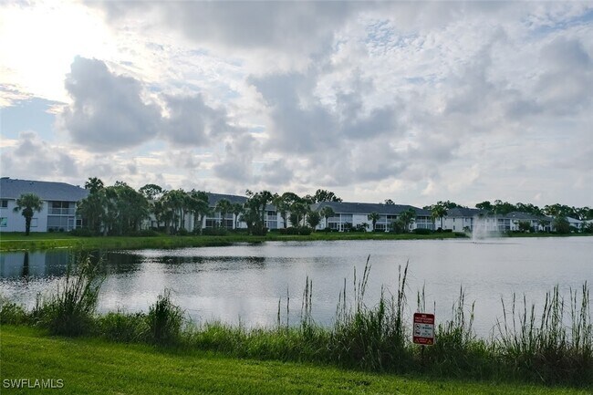 345 Gabriel Cir in Naples, FL - Foto de edificio - Building Photo