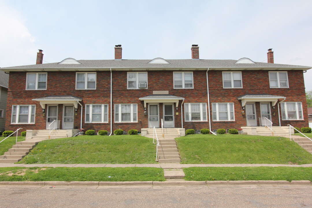 2828 Dubuque St in Davenport, IA - Building Photo